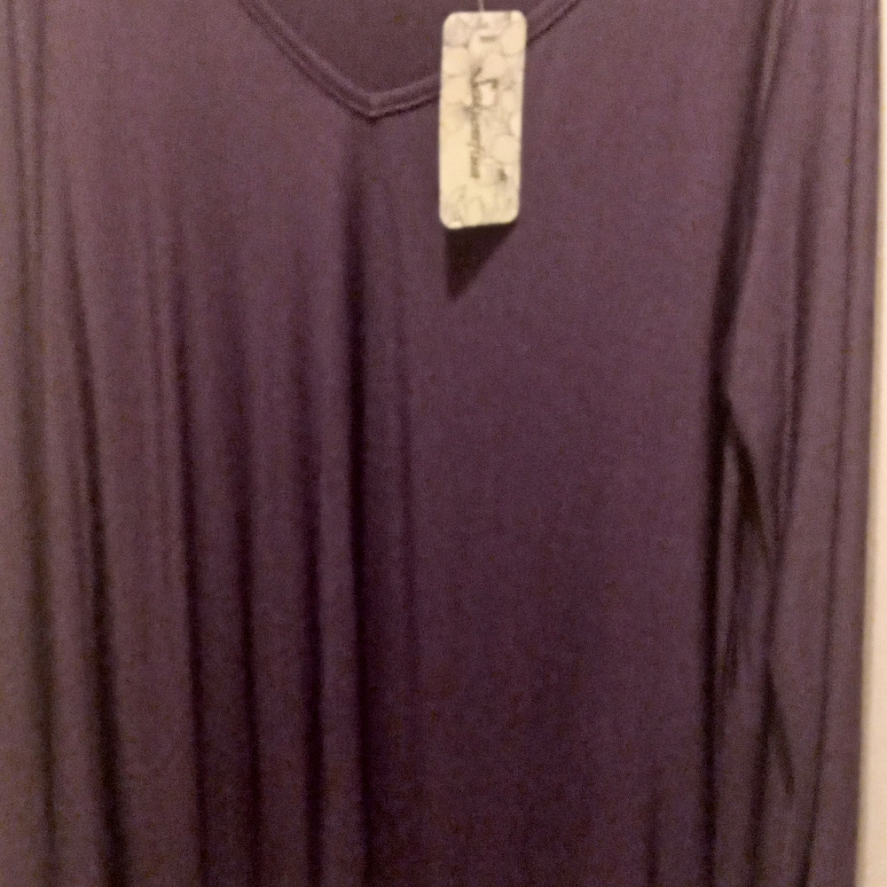 Tops - Picture 3 of 10